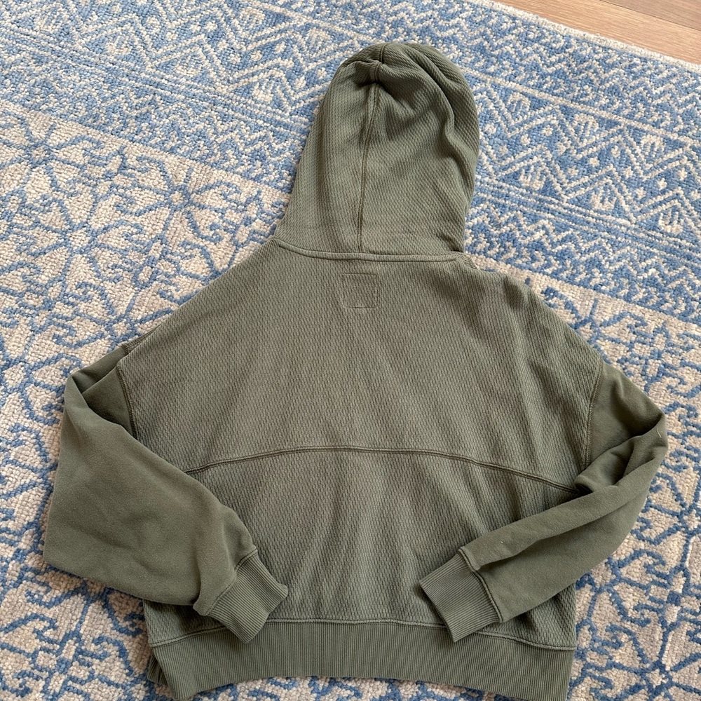 AERIE green cropped textured hoodie size M